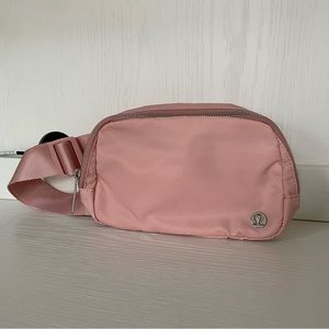 LAST CALL 🔥🔥 Lululemon Everywhere Belt Bag EBB in EUC, mystery pink
